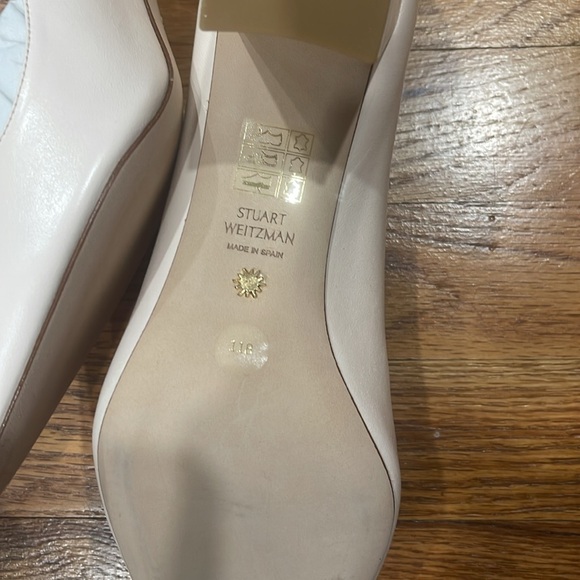 Stuart Weitzman - Picture 4 of 6